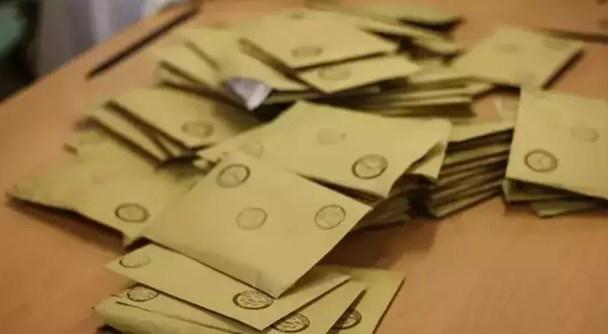 AK Parti Kulislerinde “Ara Seçim” Tartışması: Hukuki Engel Yok, Siyasi Zemin Tartışmalı